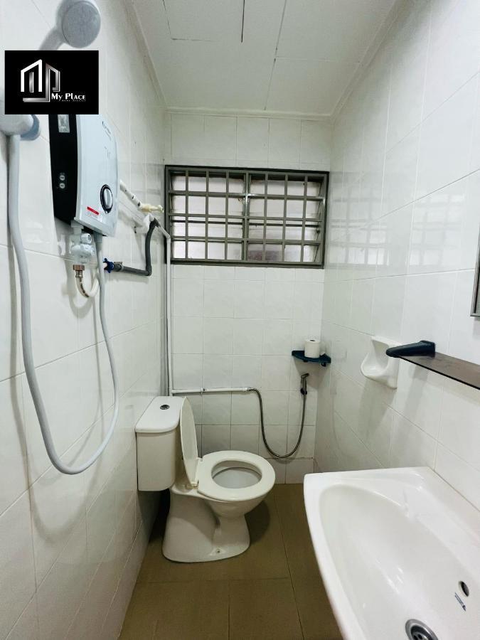 2 Storey 5Br 16Pax Semabok Taman Cheng Ho, 3 By Myplace 말라카 외부 사진