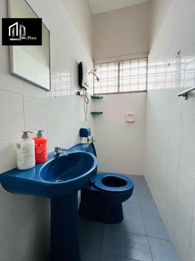 2 Storey 5Br 16Pax Semabok Taman Cheng Ho, 3 By Myplace 말라카 외부 사진