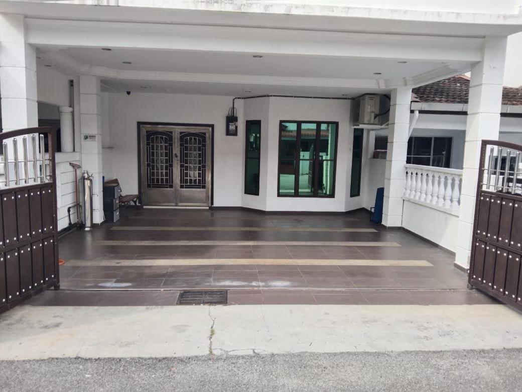 2 Storey 5Br 16Pax Semabok Taman Cheng Ho, 3 By Myplace 말라카 외부 사진