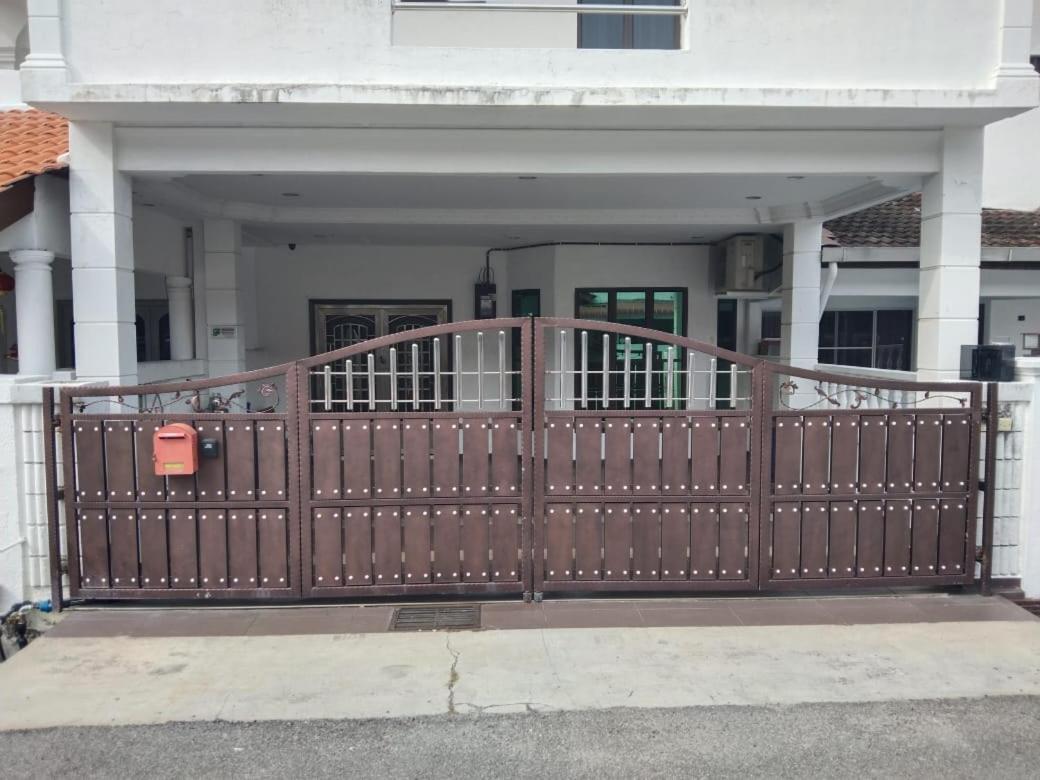 2 Storey 5Br 16Pax Semabok Taman Cheng Ho, 3 By Myplace 말라카 외부 사진